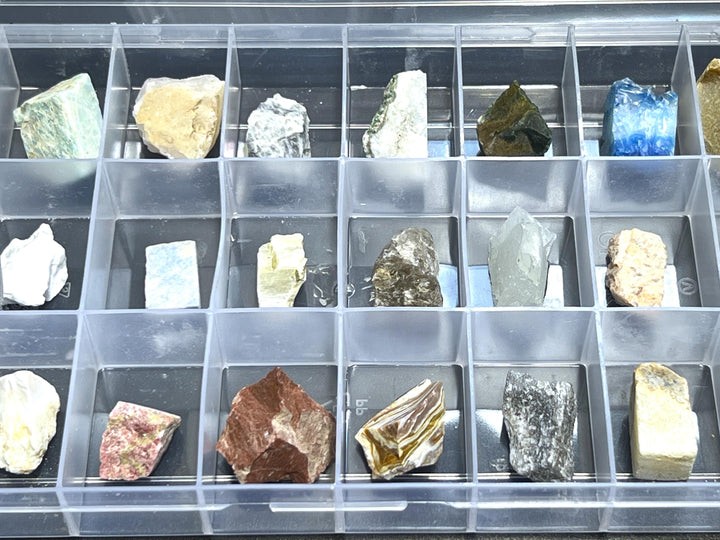 Clearance Sale Rough Rock Collection 24 Piece Box Flat Raw Crystals Minerals Rocks Glass Wholesale Gemstone Decor