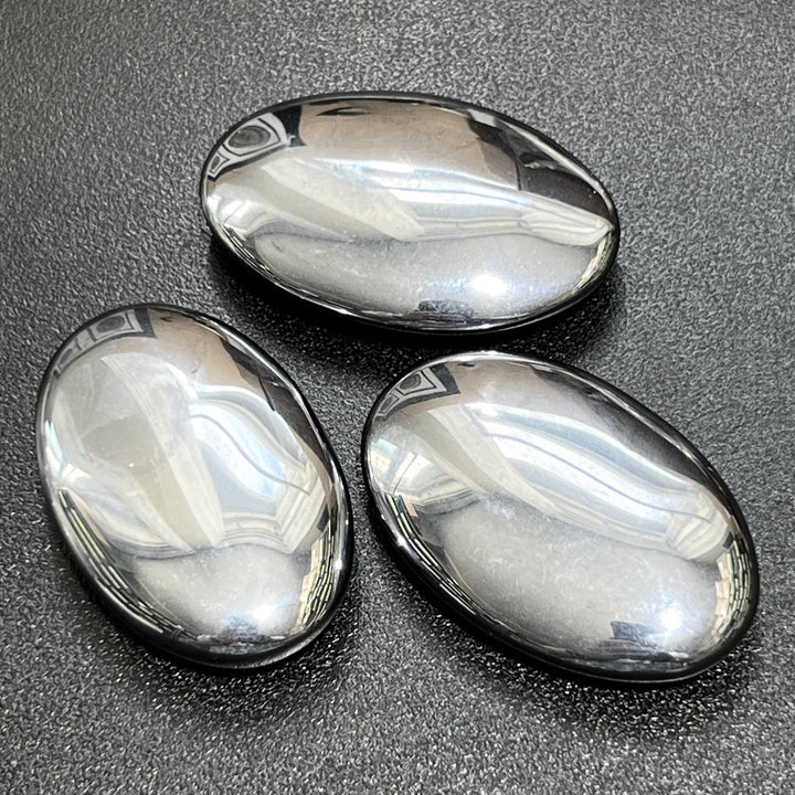 Silver Terahertz Silica Palm Stone Carving