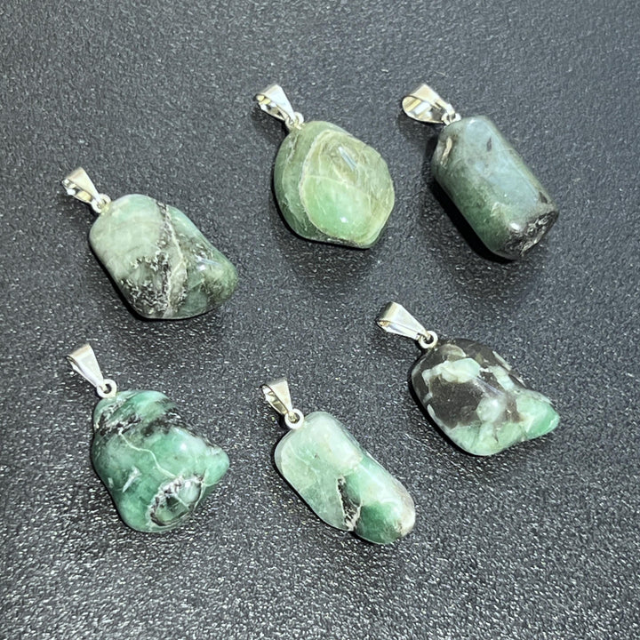 Small Emerald Tumbled Crystal Pendant (Silver Bail)