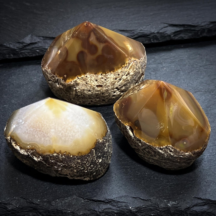 Agate Crystal Point Tower Carving