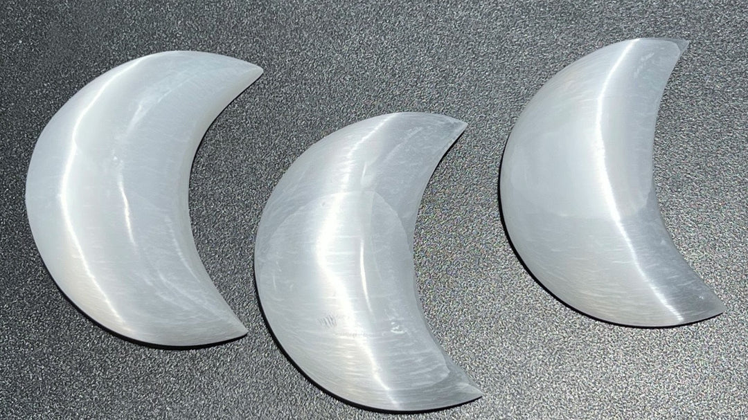 Wholesale Bulk Lot 5 Pack Of Selenite Puffy Crescent Moon Healing Crystals And Stones