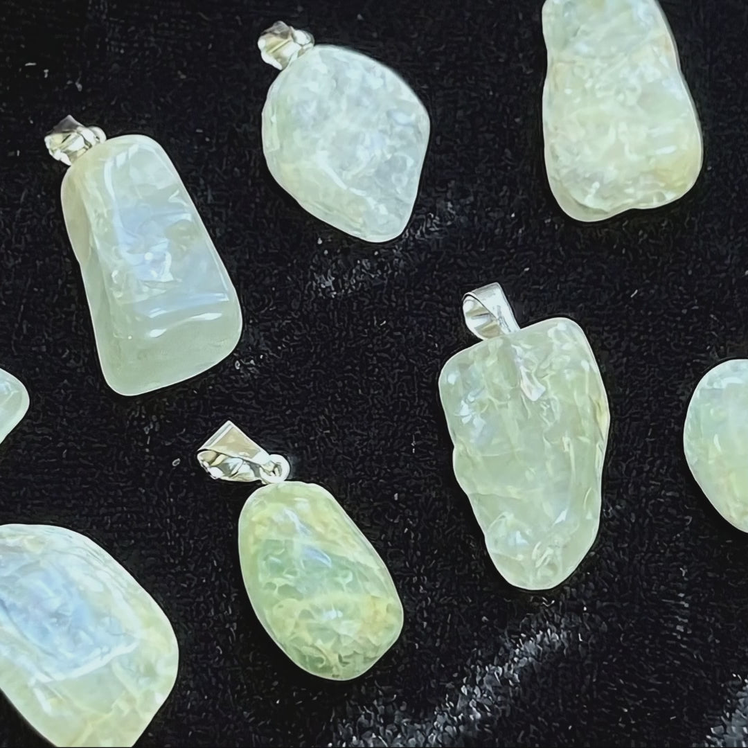 Blue Aquamarine Tumbled Crystal Pendant (Silver Bail)