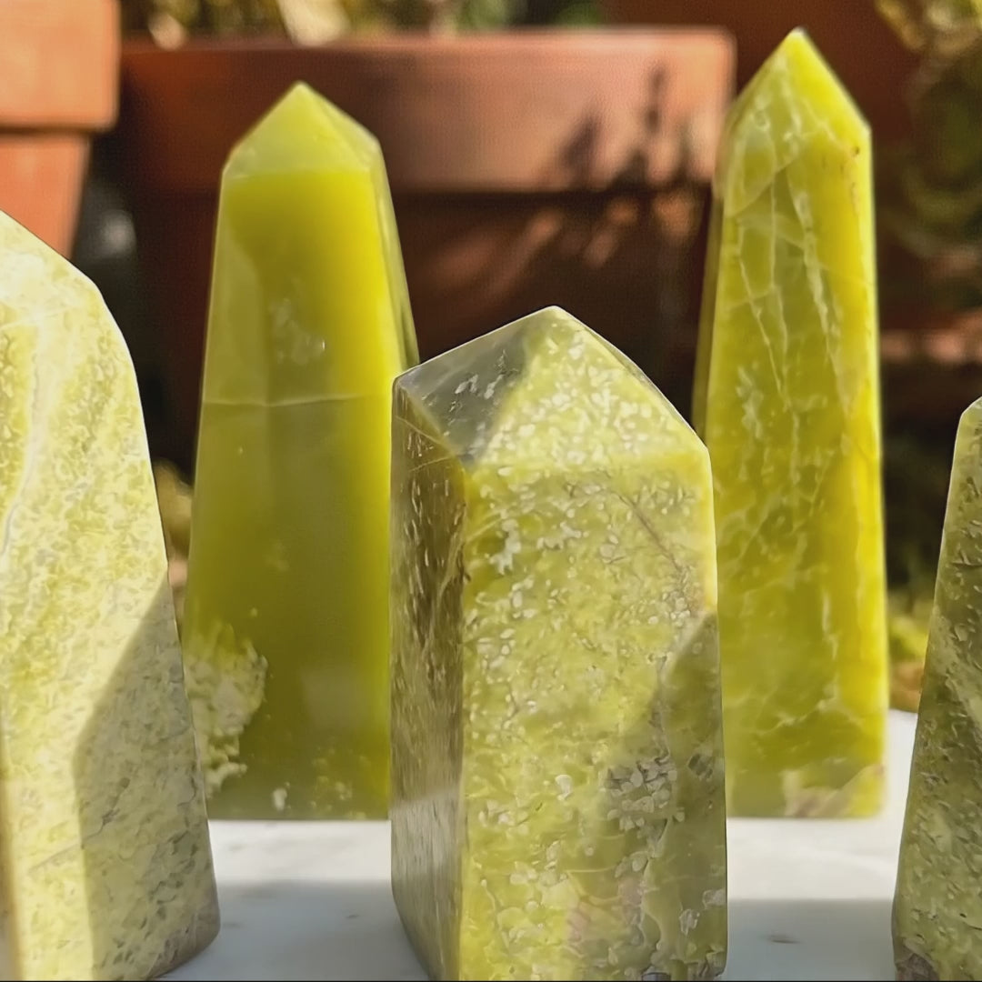 Green Serpentine Standing Tower Obelisk Point Carving