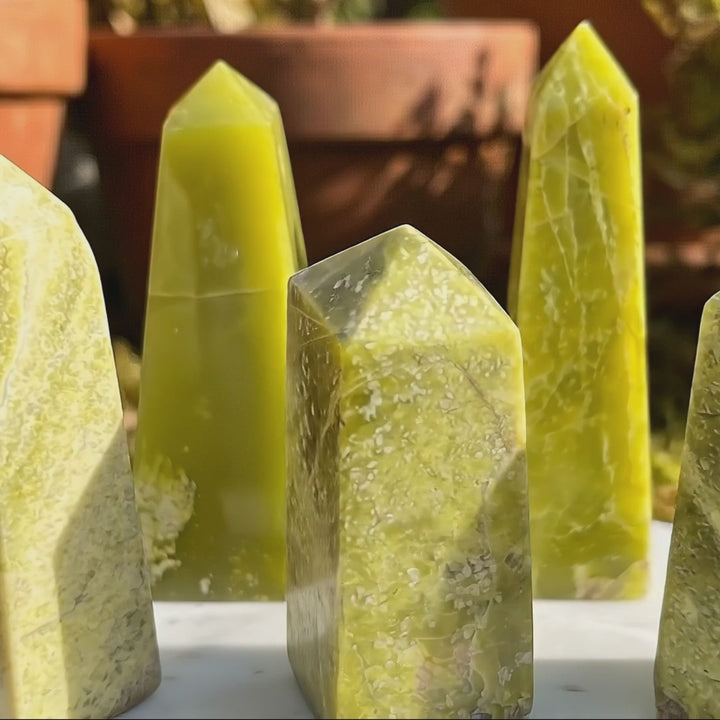 Green Serpentine Standing Tower Obelisk Point Carving